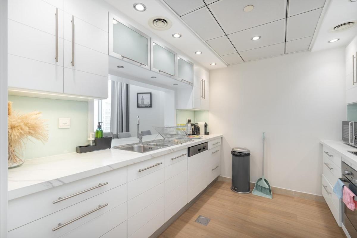 Grand 2br With Views In Downtown *