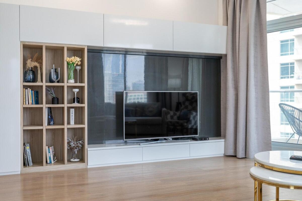 Grand 2br With Views In Downtown *