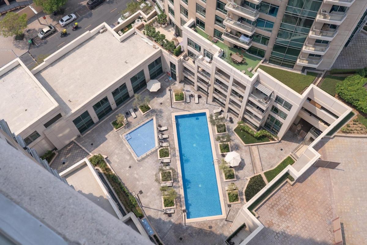 Grand 2br With Views In Downtown Apartment *