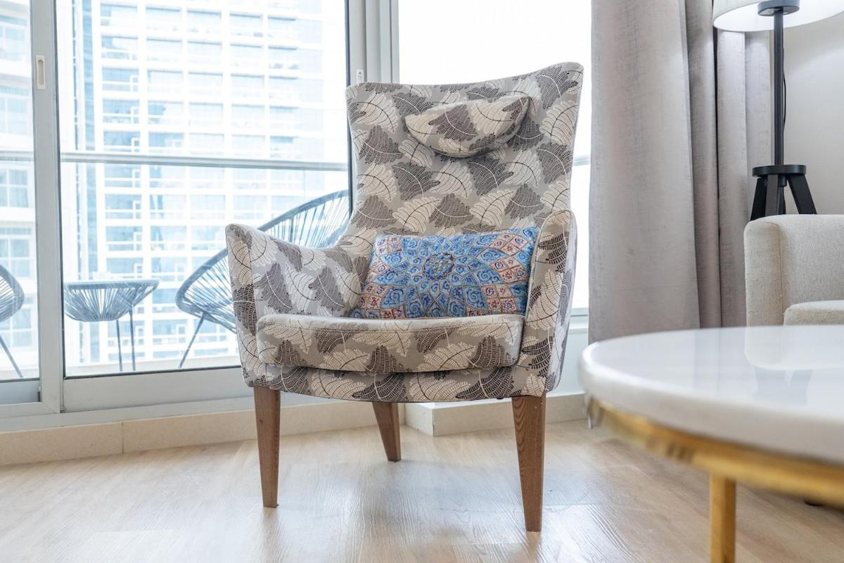 Grand 2br With Views In Downtown *