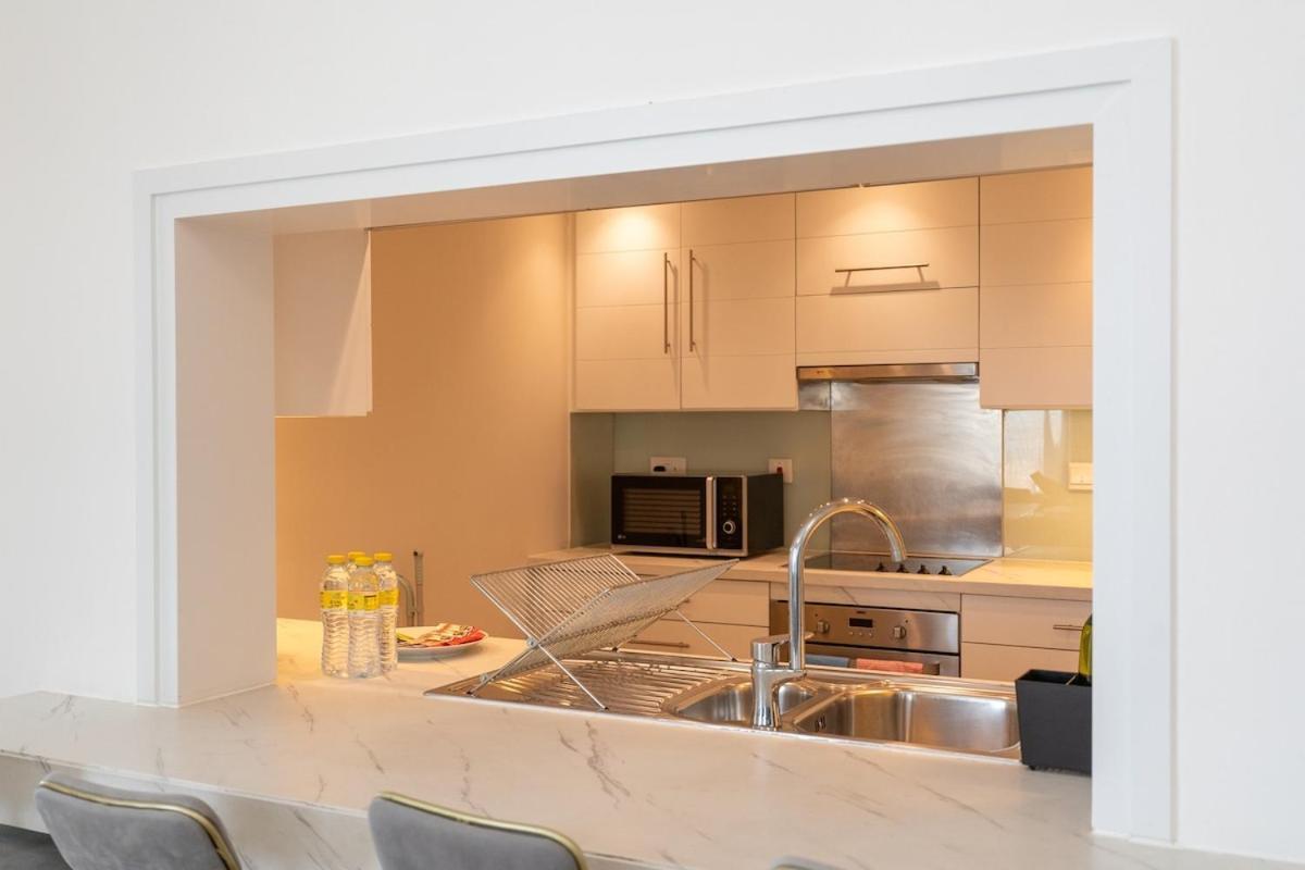 Apartment Grand 2br With Views In Downtown